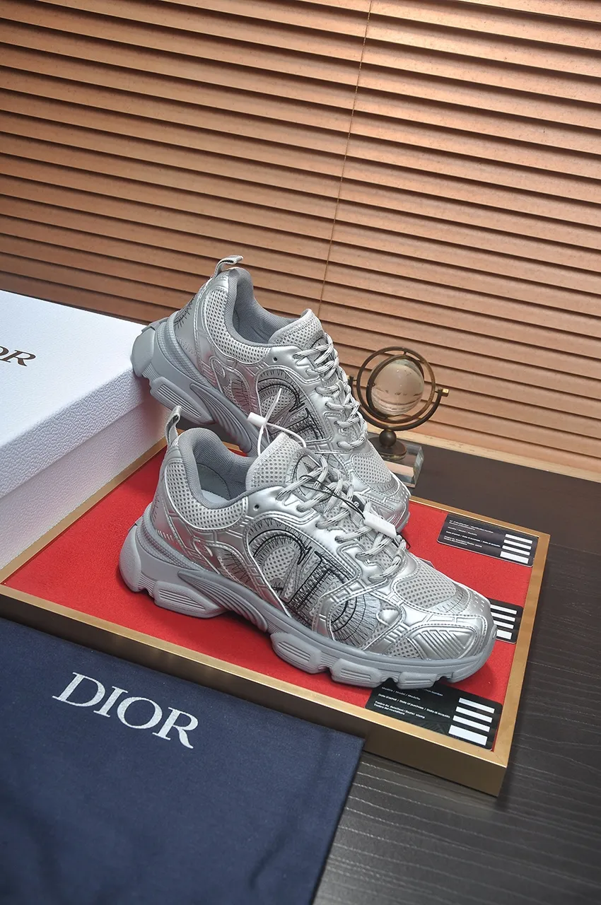 Men's shoes 💰: 640💶 (couples model) Brand: Dior (Dior) Standard code: Women's code 35-40. Men's code 38-44 (45 customized) Grade: Same as the official website Material: Top-quality original cowhide stitching Original wear-resistant and lightweight outsole Style category: Fashionable casual shoes Distinguished luxury brand elements top luxury Color: Actual picture color